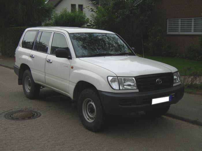 toyota land cruiser 105 špecifikácie