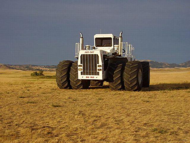 foto najväčší traktor