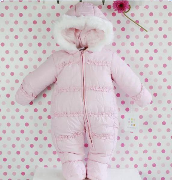Požadované oblečenie pre zimné novorodenca