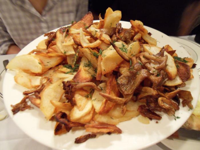 Boroviki, mastné alebo šampiňóny. Ako smažiť huby so zemiakmi? Tri spôsoby