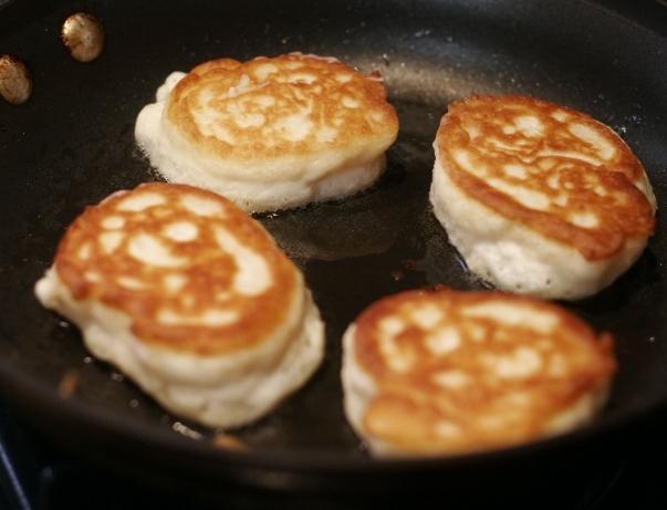 Sladké palacinky: recept na kefír v dvoch verziách