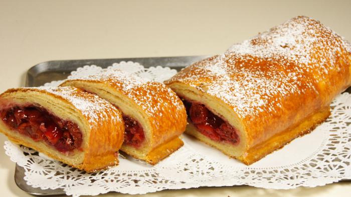 strudel vyrobený z bielej pečiva