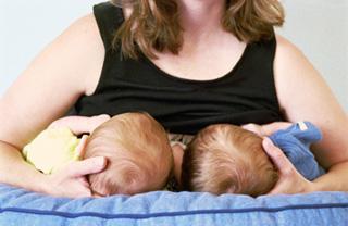 Mesačne počas dojčenia: príčiny a charakteristiky