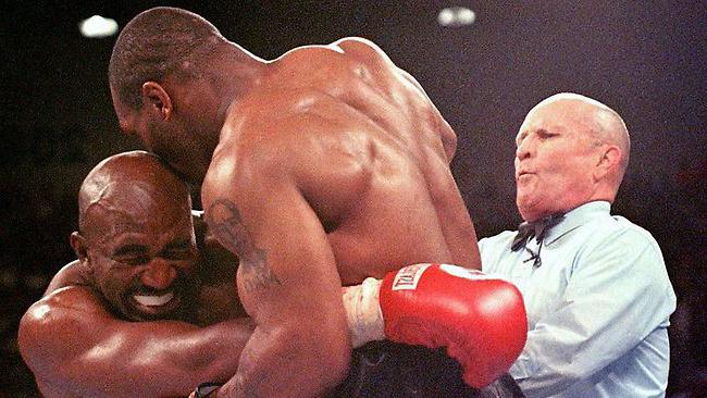 "Hluk a zlosť": ako Mike Tyson vyskočil z ucha Evandera Holyfielda